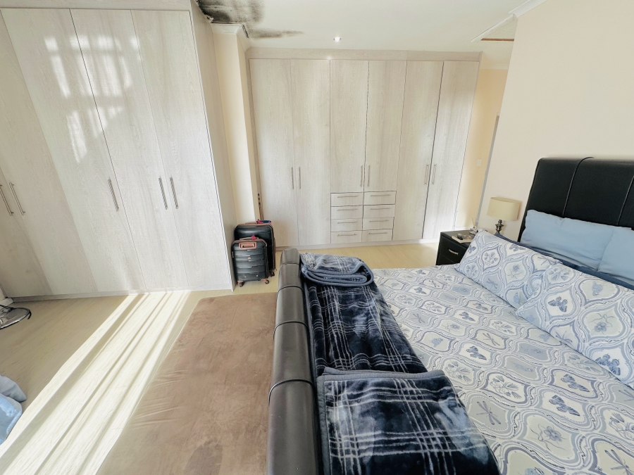4 Bedroom Property for Sale in Parklands North Western Cape
